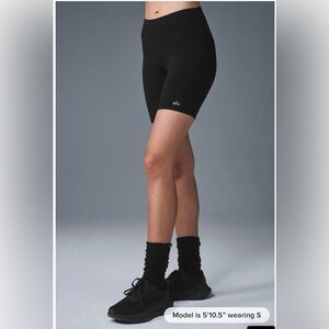 Alo Yoga High-Waist Biker Shorts Black Size Small Stretch Airbrush‎ Slimming